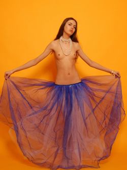 舞蹈嫩模Alaina橙色背景室拍人体,姐妹人体艺术照片图片搜索